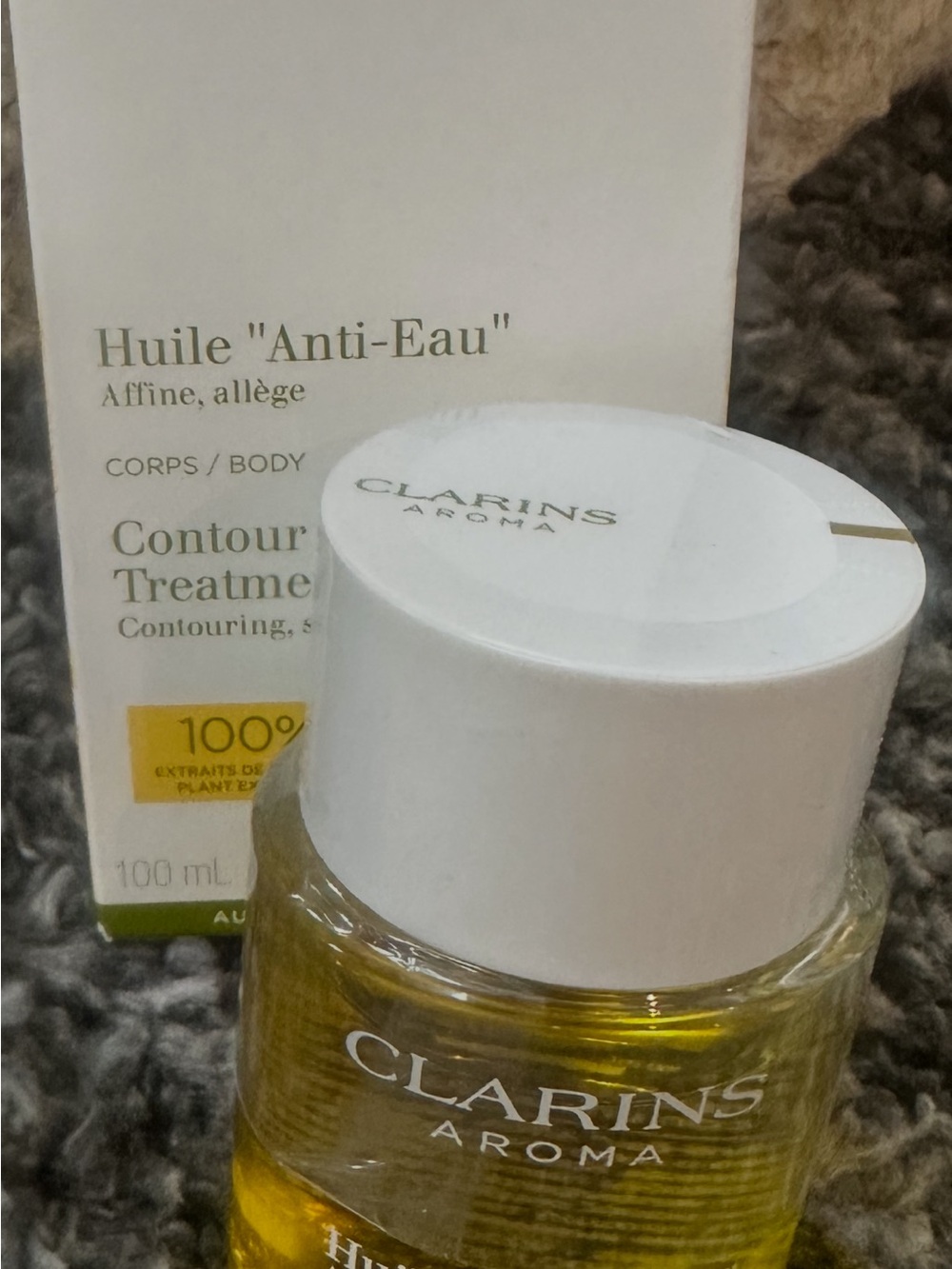 Clarins Contour Treatment Oil in Golden Yellow